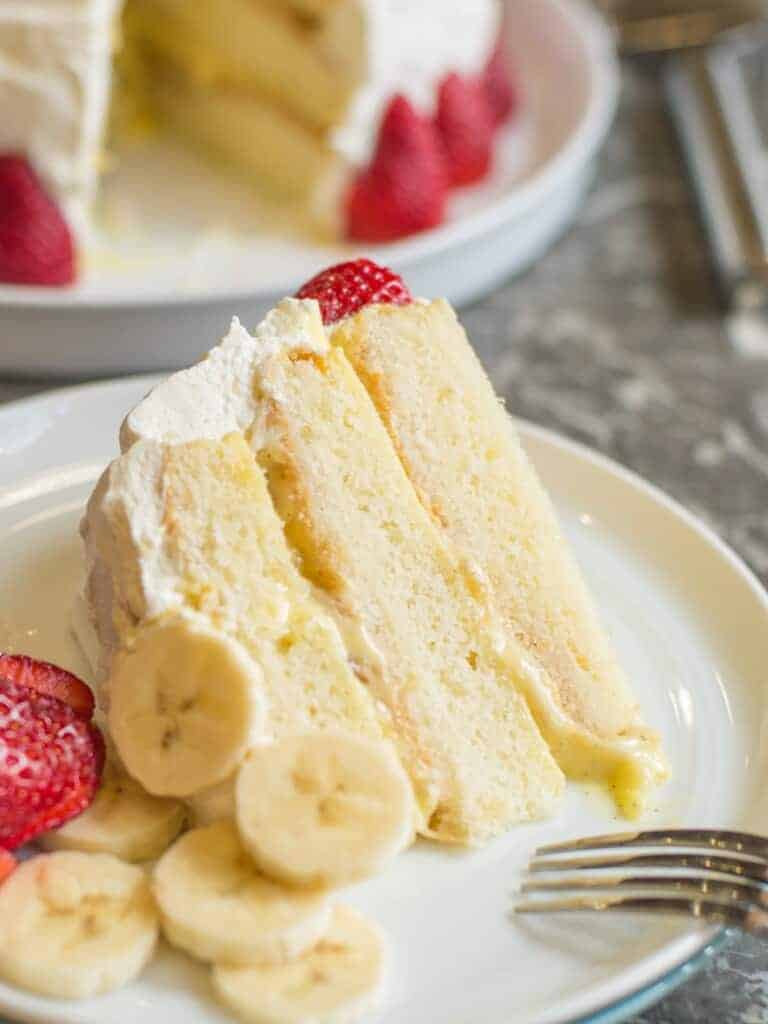 vanilla sponge cake with layers of pastry cream