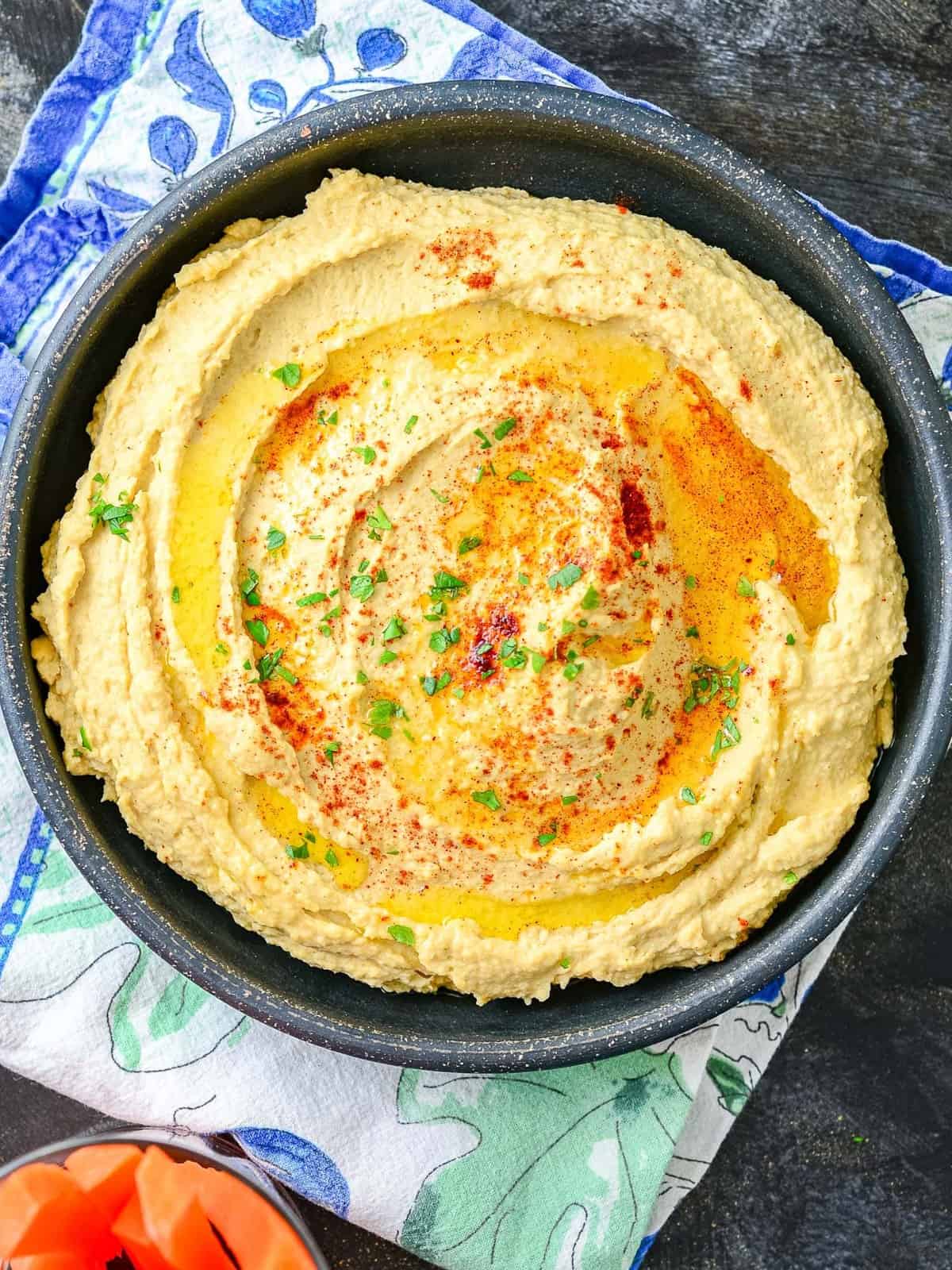 hummus with carrot sticks