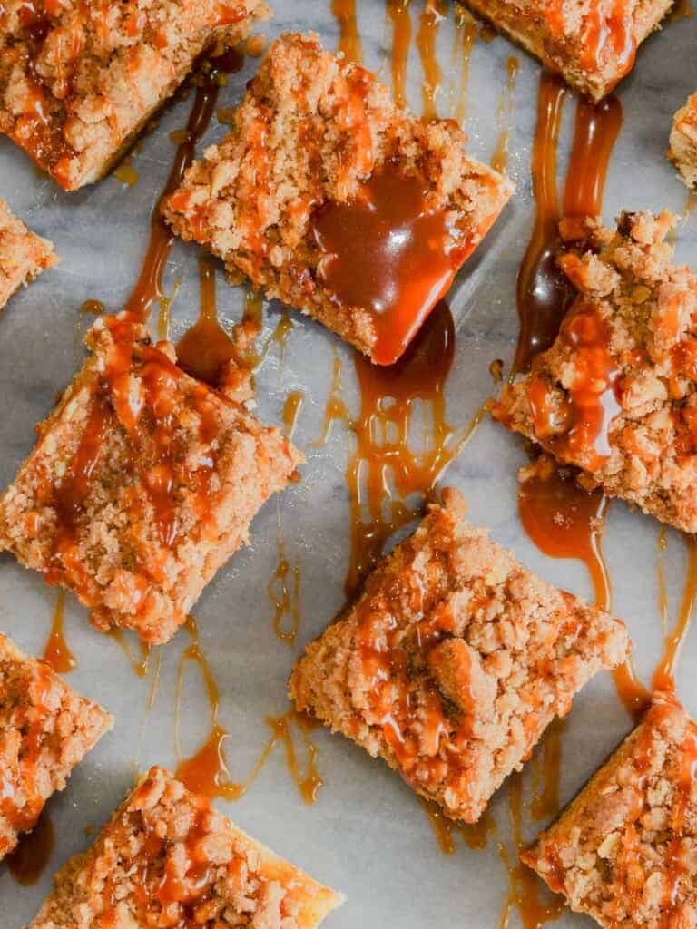 Easy pumpkin cheesecake bars with cinnamon streusel and caramel sauce