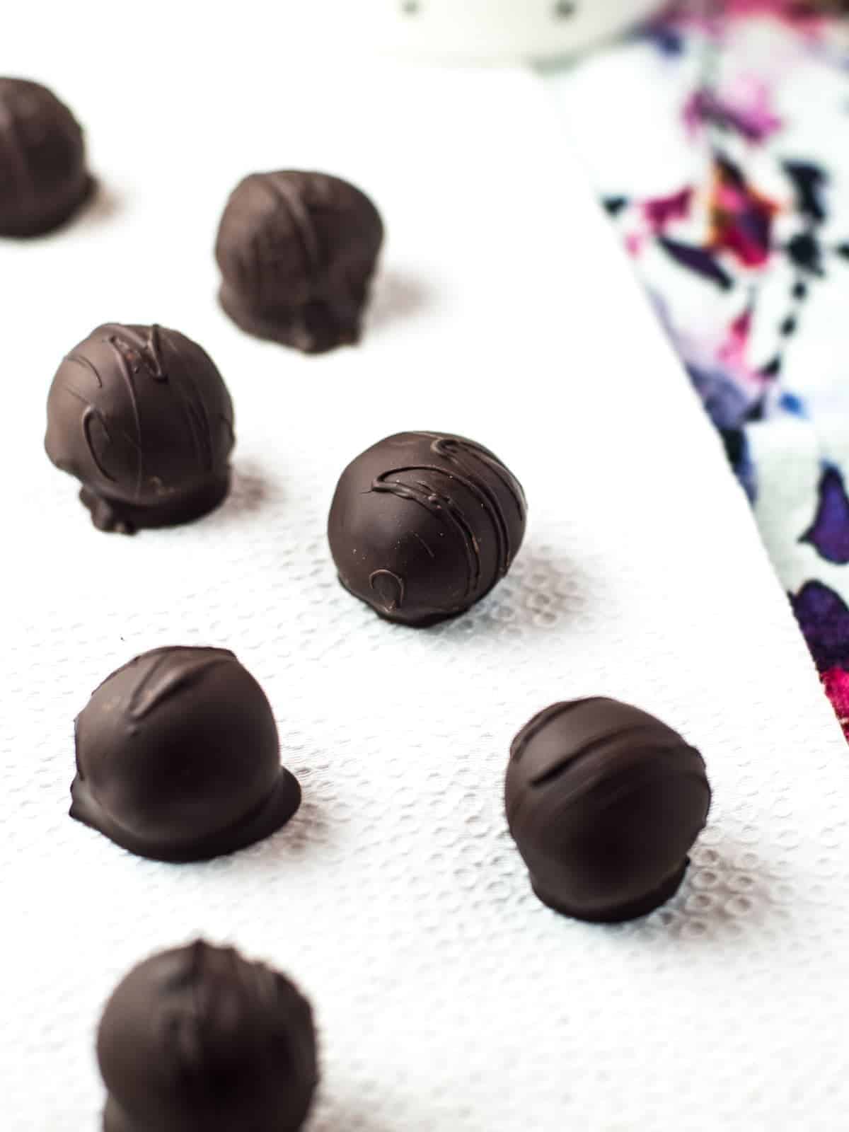 How to Make Easy Homemade Rum Truffles Foodology Geek