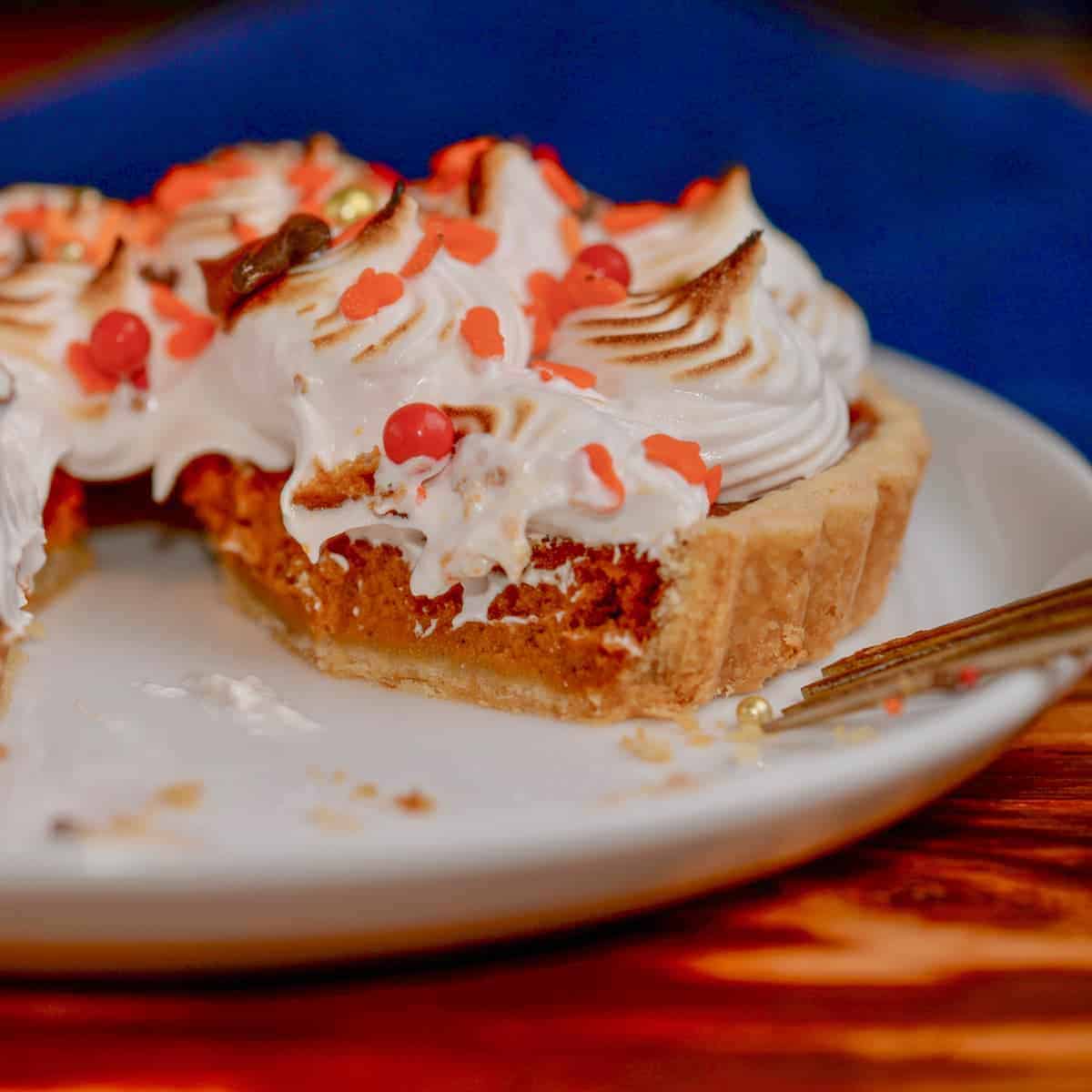 pumpkin pie tarts with italian meringue topping