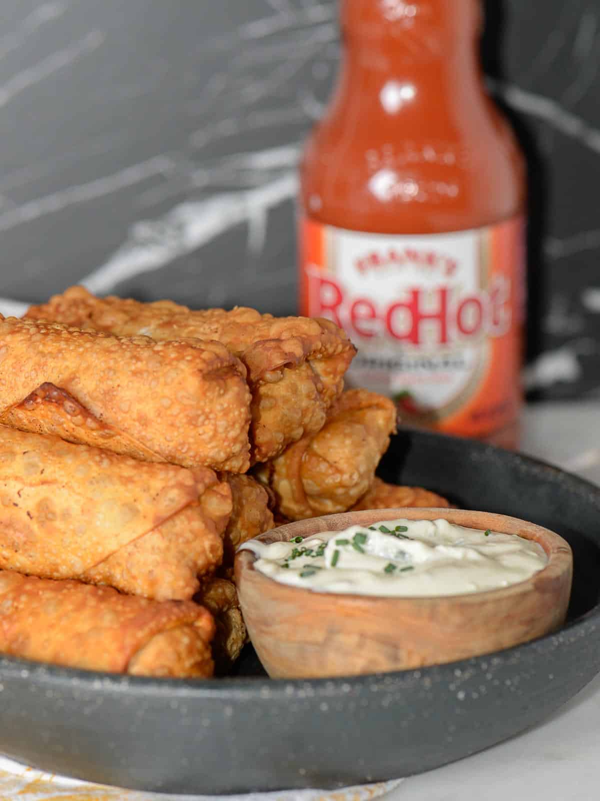 buffalo chicken egg rolls with blue cheese dip 