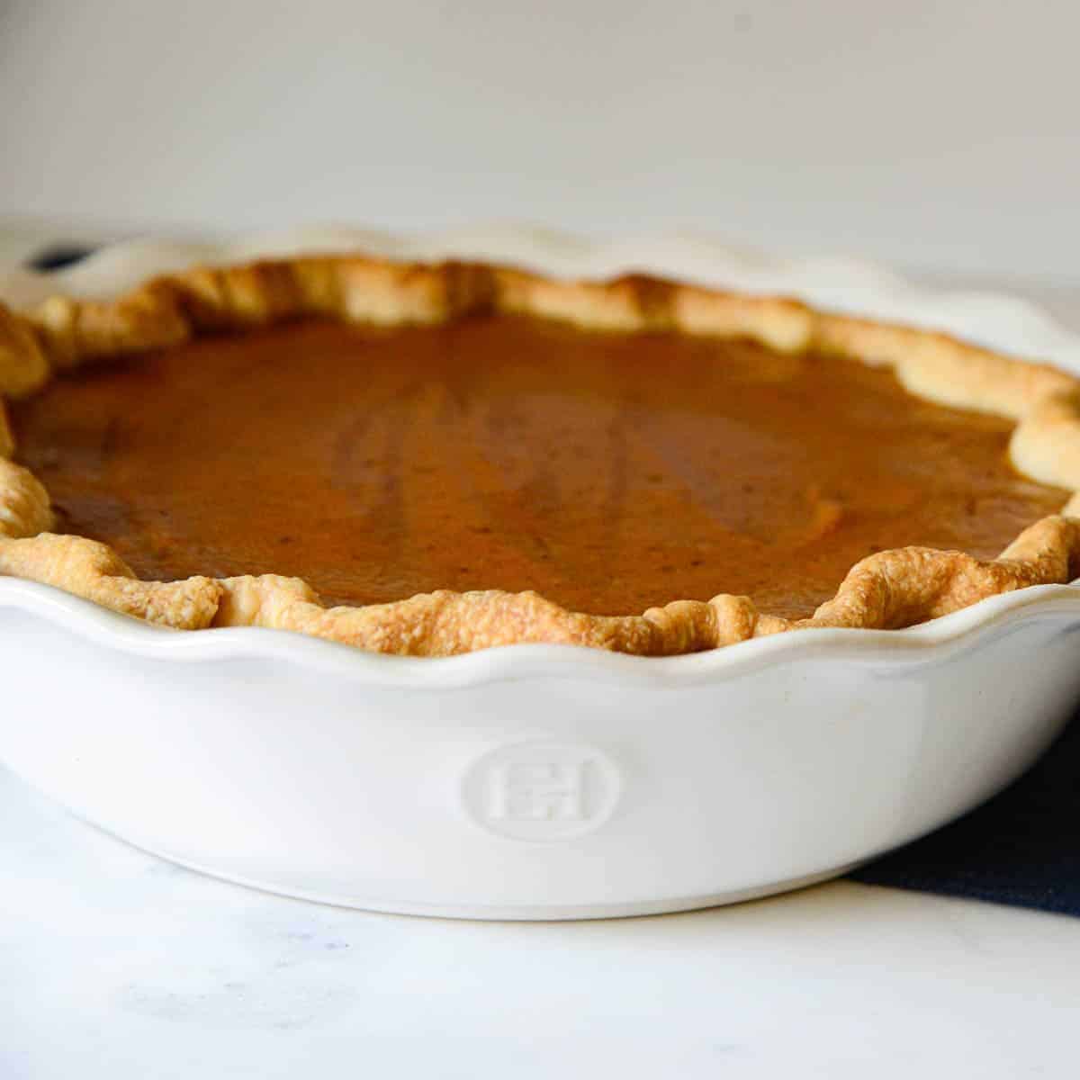 easy pumpkin pie recipe baked in a white cereamic pie dish