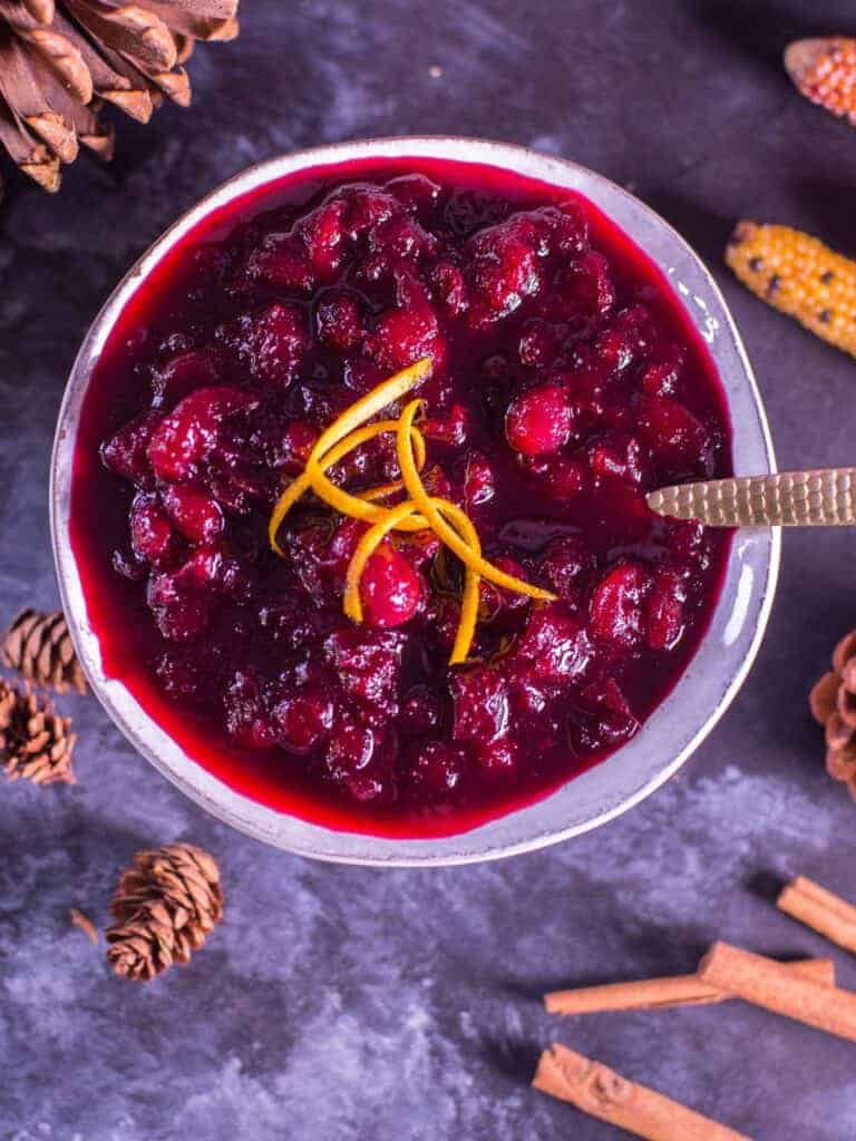 Cranberry sauce with cranberry sauce ingredients