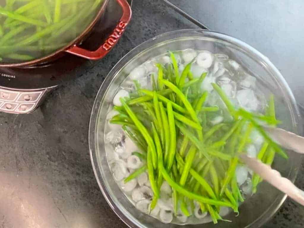 green beans in an ice bath