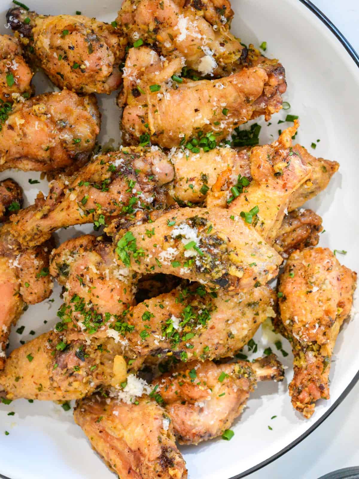 https://www.foodologygeek.com/wp-content/uploads/2021/04/garlic-parmesan-wings-featured.jpg