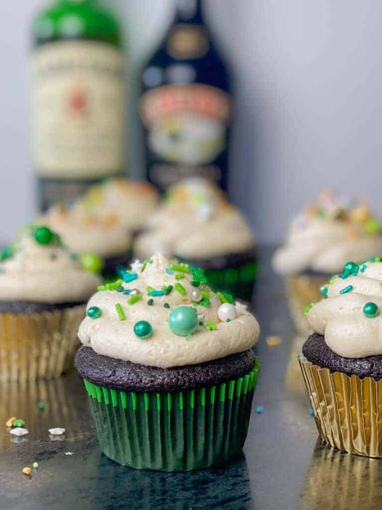 st patricks day guinness cupcakes with irish whiskey filling and bailey's frosting