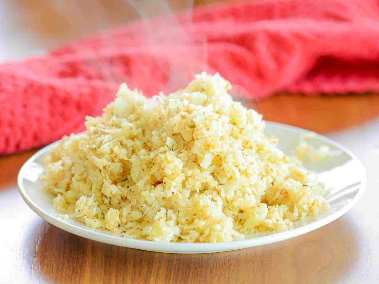 simple cauliflower rice cooked with butter and seasoning