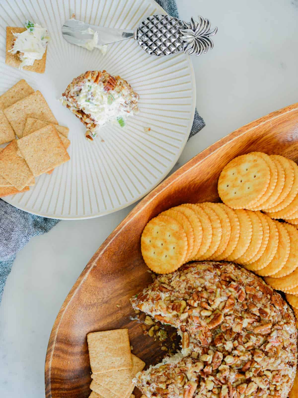 platter of cheeseball and crackers