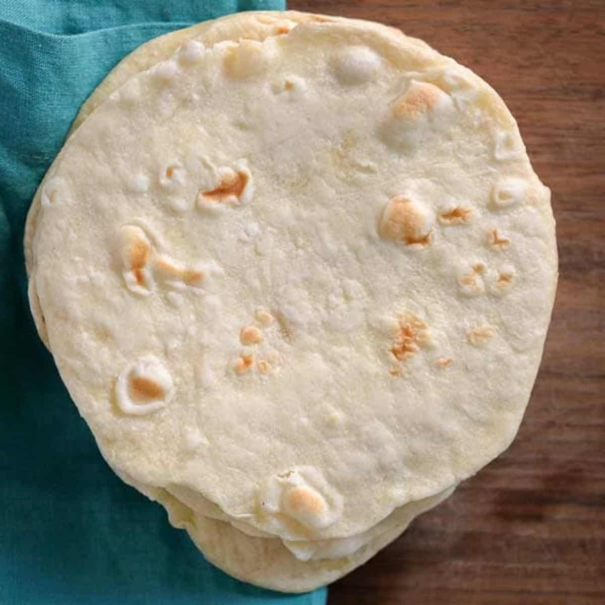 https://www.foodologygeek.com/wp-content/uploads/2021/07/flour-tortillas-recipe.jpg