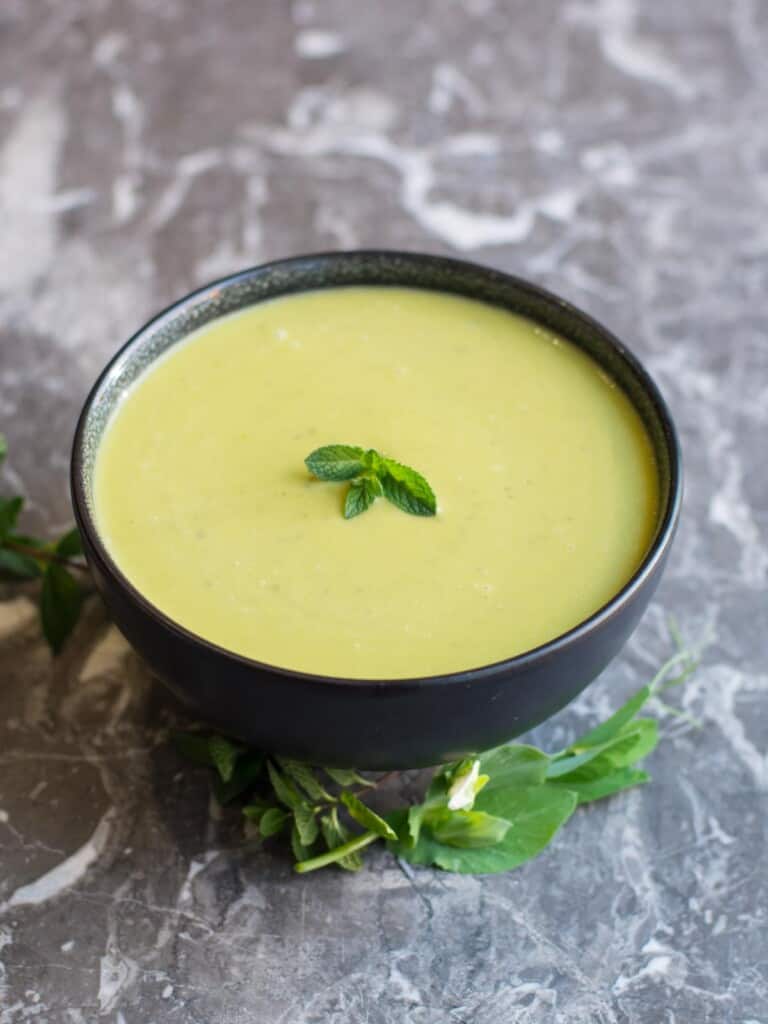 fresh pea soup chilled served with mint