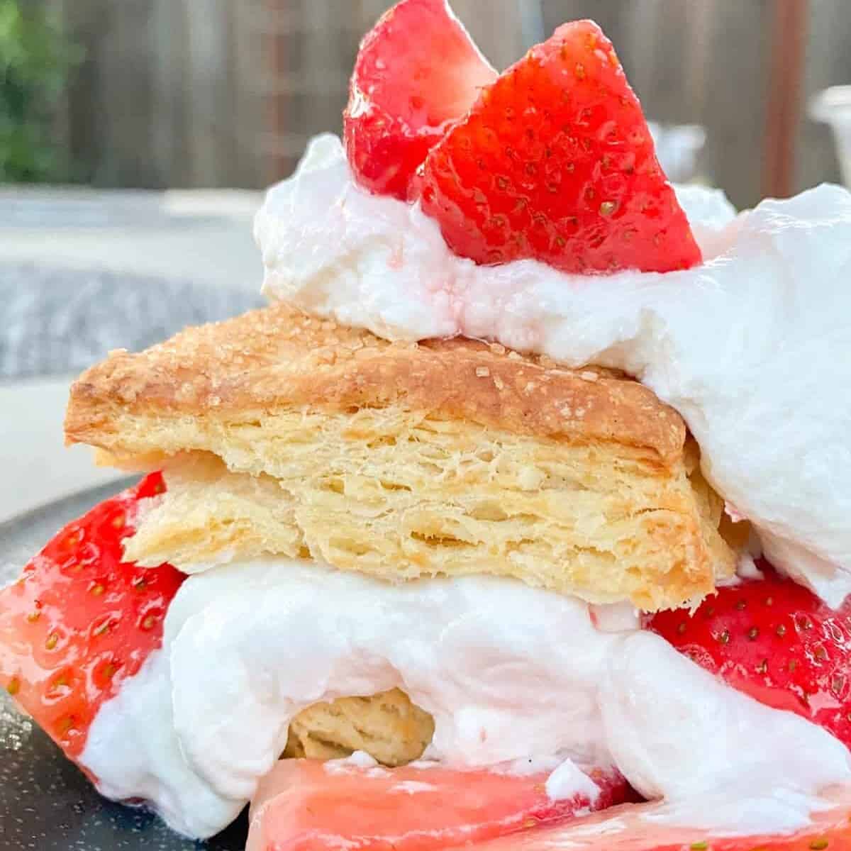 strawberry shortcake recipe with fresh strawberries and whipped cream