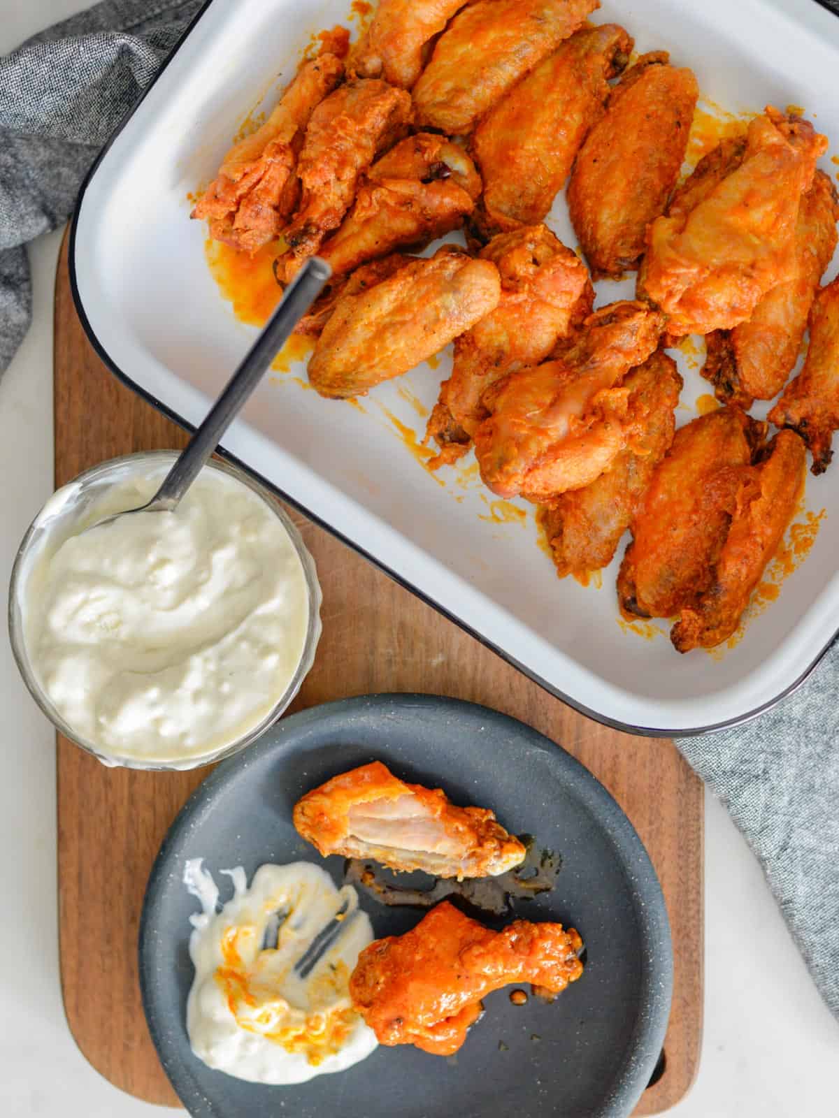 buffalo wings with blue cheese dip 