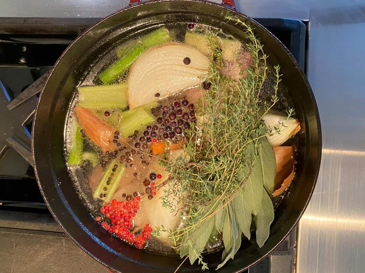 herbs and spices for making turkey broth