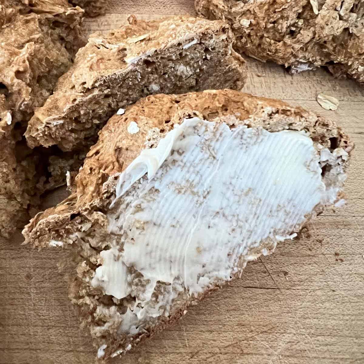 slice4 of irish soda bread with butter