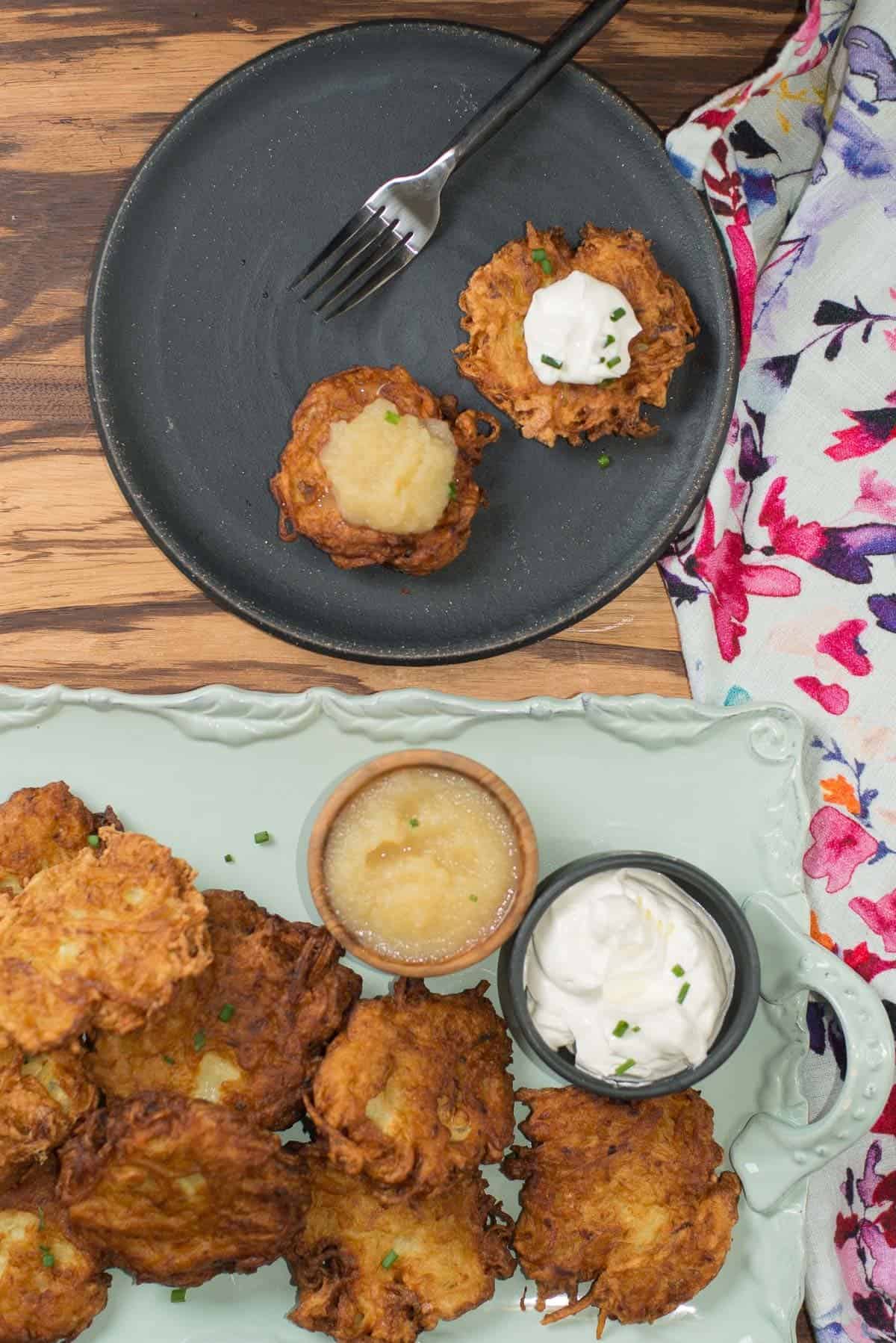 latkes served with apple sauce and sour cream 