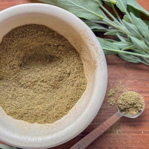 Homemade Poultry Seasoning Recipe Foodology Geek