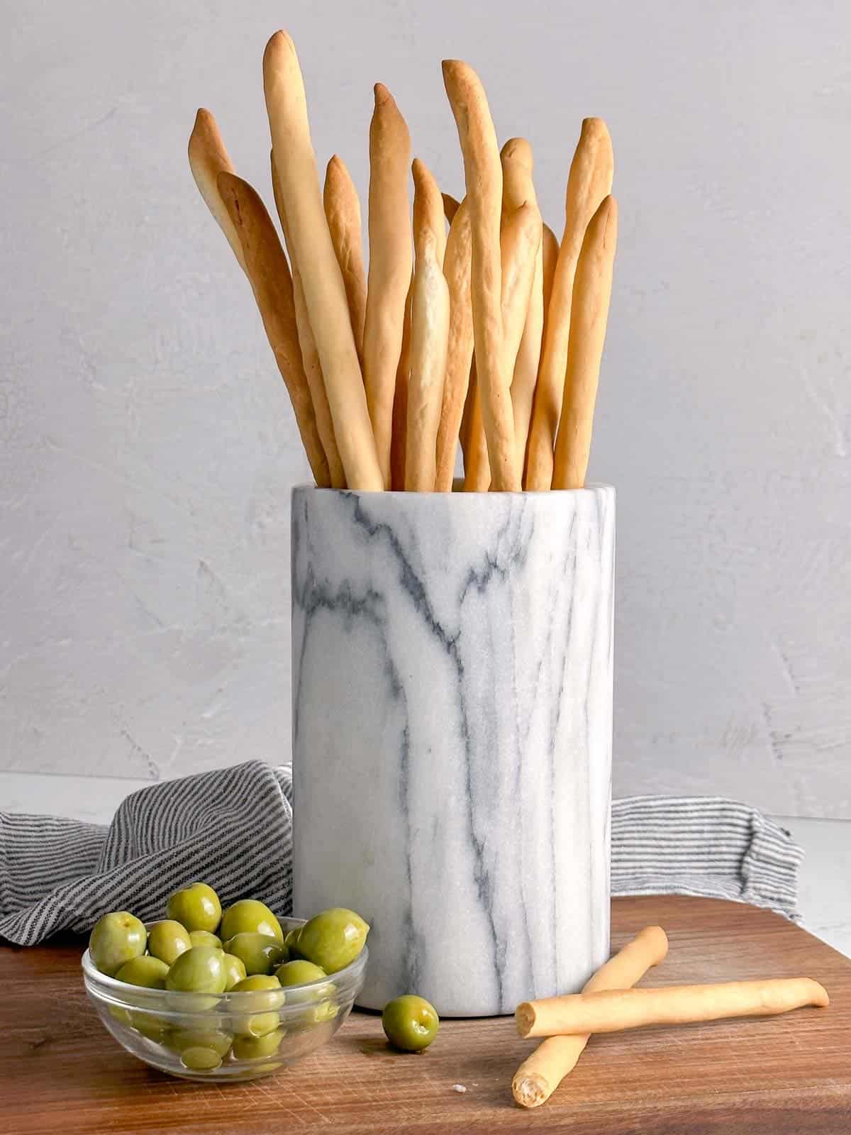 How To Make Italian Grissini Breadsticks - Foodology Geek