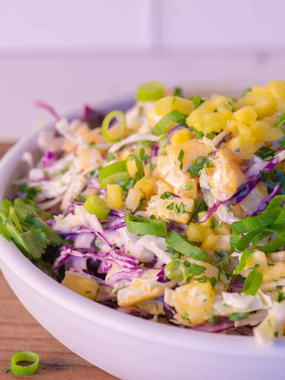 Hawaiian coleslaw with pineapples for pork sliders