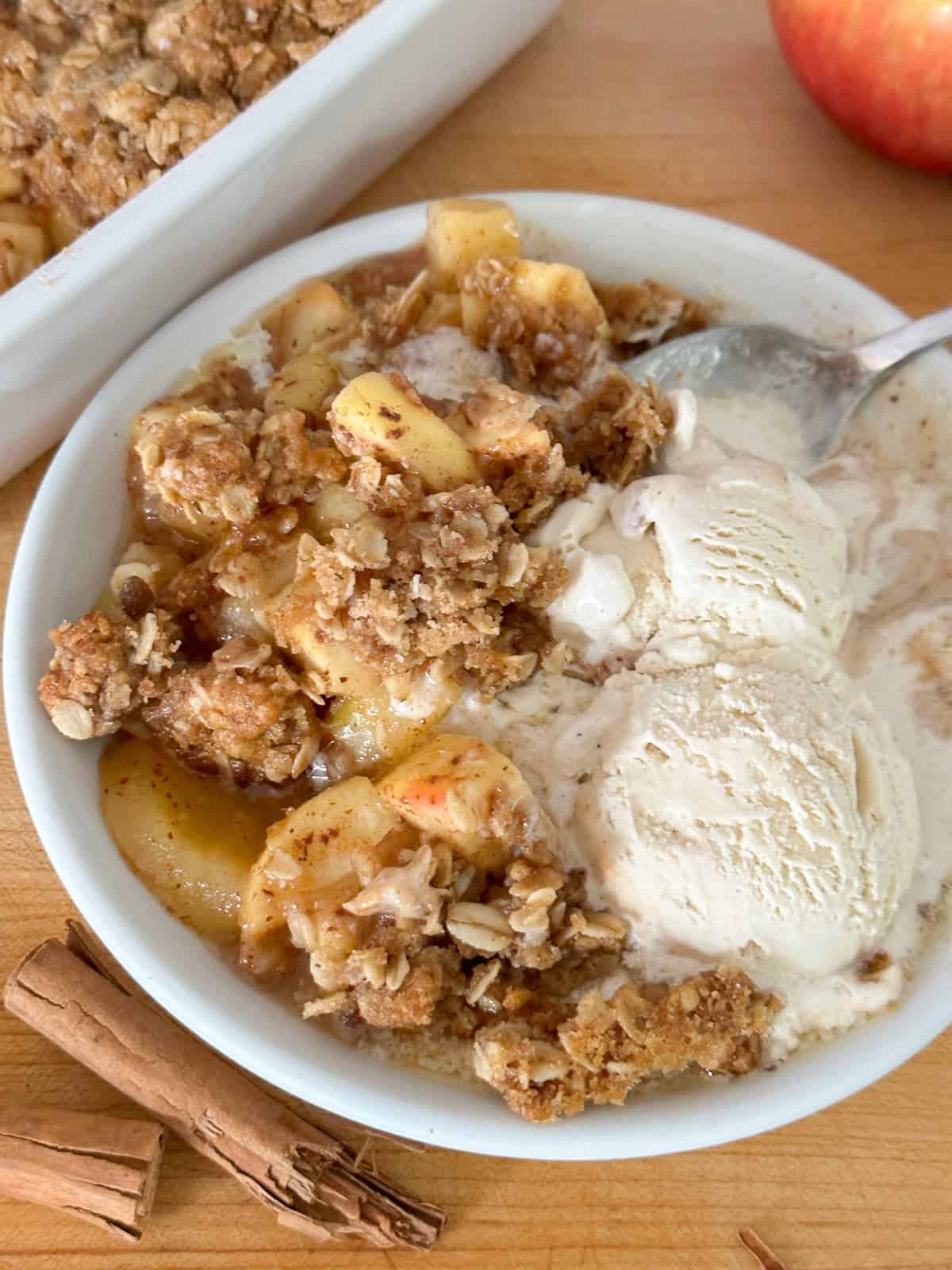 the best apple crisp with ice cream